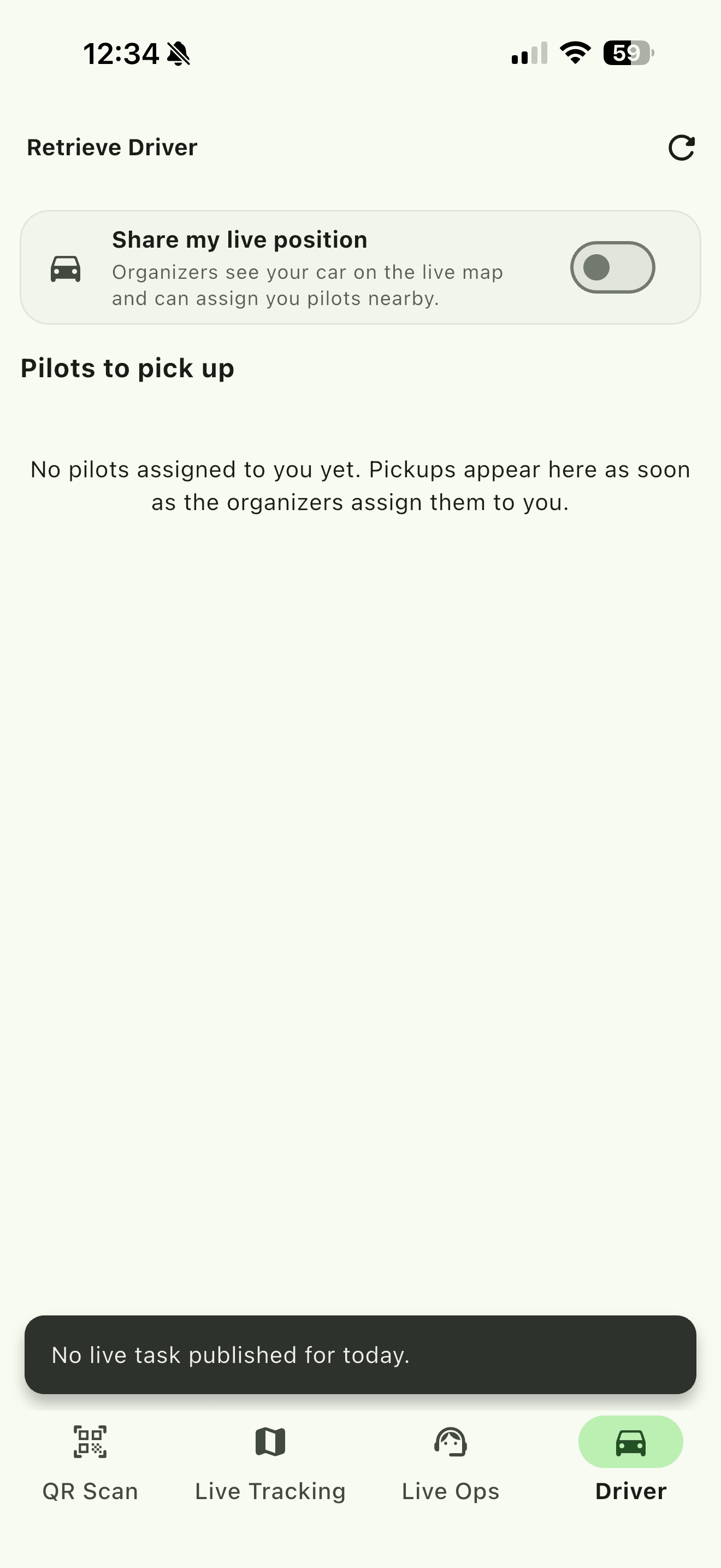 Sharing off, and refusing to start: without a task published for today there is nothing to attach your position to, so the switch stays off and the app says so.