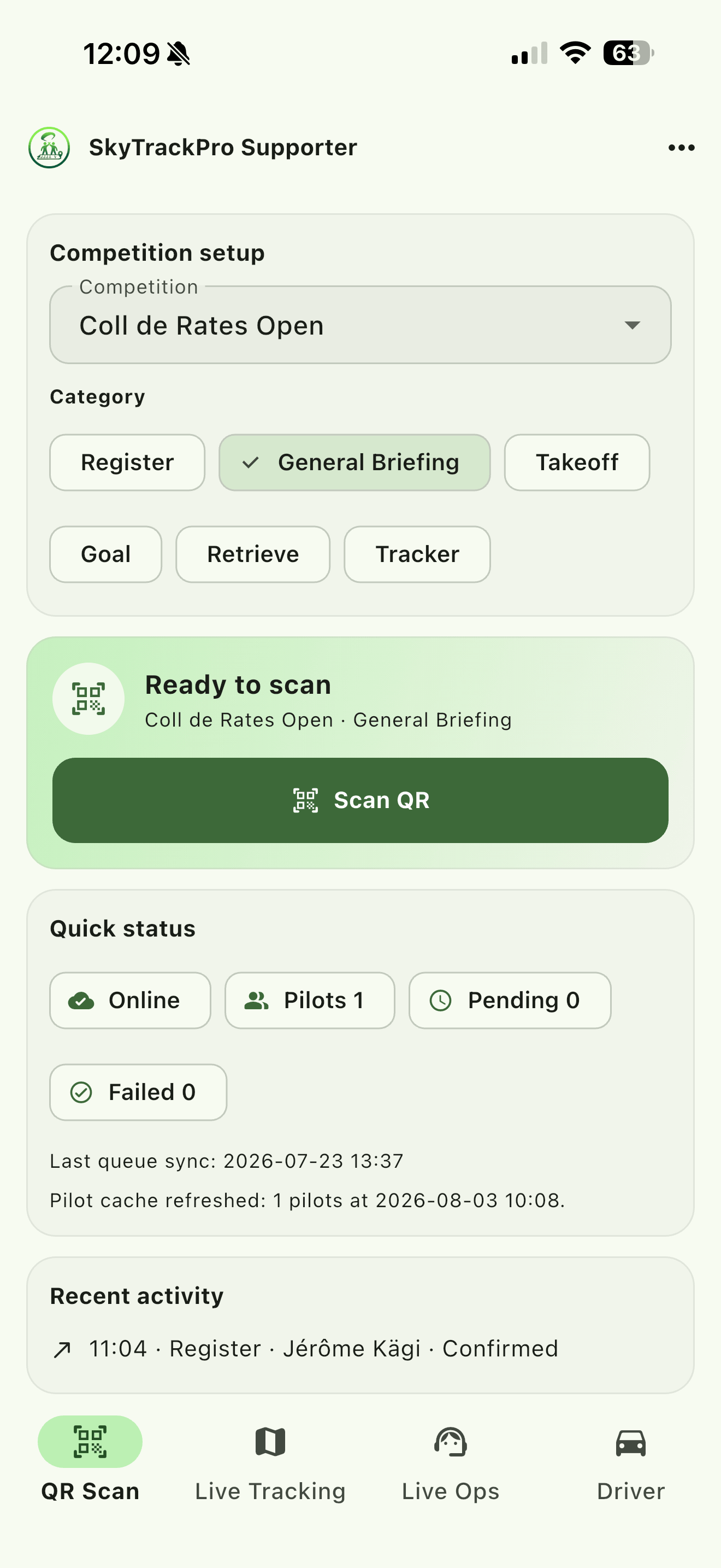 The QR Scan tab: competition and category at the top, the scan button, the quick status chips and the last scans. The categories here are this competition's own, so yours will read differently.